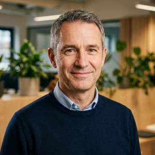 James Mitchell, dyrektor generalny w Dzwon Wartonos, zdjęcie profilowe