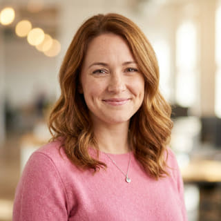 Emily Watson, pełniąca funkcję Head of Customer Support w Dzwon Wartonos, zdjęcie profilowe